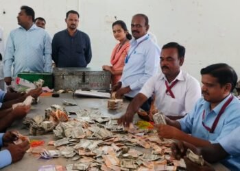 ಮಲೆಮಹದೇಶ್ವರ ಸನ್ನಿಧಿಯಲ್ಲಿ ಹುಂಡಿಗಳ ಎಣಿಕೆ; 34 ದಿನಗಳಲ್ಲಿ 3 ಕೋಟಿ ರೂ ಸಂಗ್ರಹ.