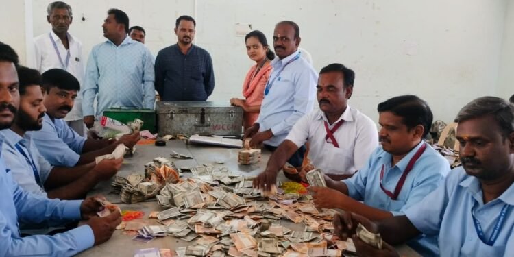 ಮಲೆಮಹದೇಶ್ವರ ಸನ್ನಿಧಿಯಲ್ಲಿ ಹುಂಡಿಗಳ ಎಣಿಕೆ; 34 ದಿನಗಳಲ್ಲಿ 3 ಕೋಟಿ ರೂ ಸಂಗ್ರಹ.