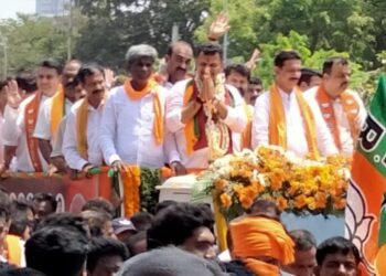 ಮಂಗಳೂರಿನಲ್ಲಿ ಬಿಜೆಪಿ ಭವ್ಯ ಮೆರವಣಿಗೆ.. ಕ್ಯಾಪ್ಟನ್ ನಾಮಪತ್ರ ಸಲ್ಲಿಕೆ ವೇಳೆ ಸೇನಾನಿಗಳ ಶಕ್ತಿ ಪ್ರದರ್ಶನ..