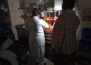 ‘ಖಜಾನೆ ಖಾಲಿ, ವಿದ್ಯುತ್ ಖಾಲಿ ! ಇದು ಖಚಿತನೇ ಉಚಿತನೇ ನಿಶ್ಚಿತನೇ ಚಿಪ್ಪು ಚೊಂಬು!’