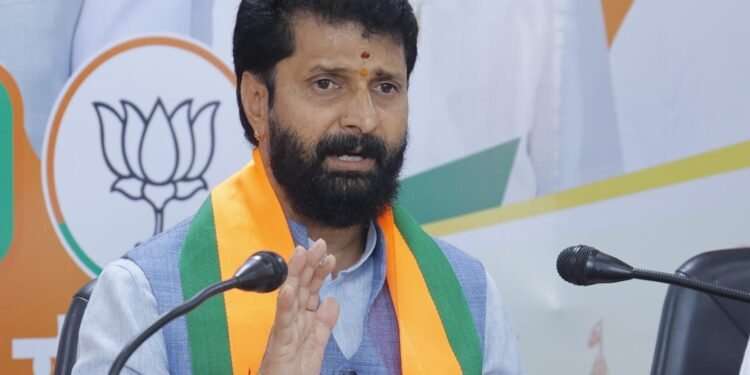 ಬಿಎಸ್‍ವೈ ಕೇಸಿಗೆ ಪರಕಾಯ ಪ್ರವೇಶ ಮಾಡಿ ಜೀವ ಕೊಟ್ಟವರು ಯಾರು?: ಸಿ.ಟಿ.ರವಿ ಪ್ರಶ್ನೆ