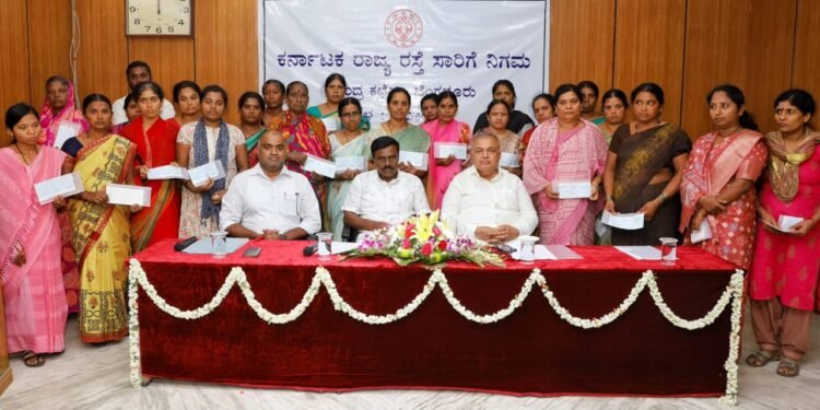 ಸಾರಿಗೆ ಸಂಸ್ಥೆ ಸಿಬ್ಬಂದಿ ಕುಟುಂಬಕ್ಕೆ ವಿಮೆ; ಪ್ರಯಾಣಿಕ ವರ್ಗಕ್ಕೂ ಪರಿಹಾರ.. ಭರವಸೆಯ ಬೆಳಕಾದ KSRTC