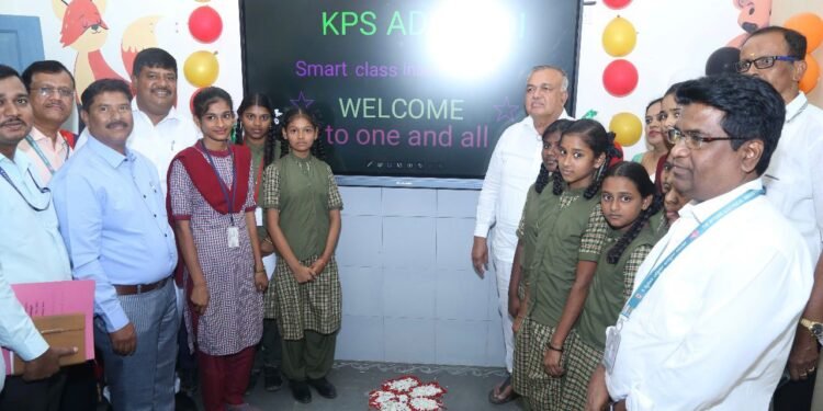 ಸಚಿವ ರಾಮಲಿಂಗಾರೆಡ್ಡಿ ಅವರ ಕ್ಷೇತ್ರದ ಶಾಲೆಗಳು ಇದೀಗ ಸ್ಮಾರ್ಟ್; ಆಡುಗೋಡಿ ಕೆಪಿಎಸ್ ಶಾಲೆಯಲ್ಲಿ Smart Class ಲೋಕಾರ್ಪಣೆ