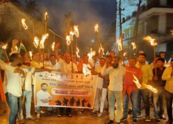 ಕಾರ್ಗಿಲ್ ದಿಗ್ವಿಜಯದ ರಜತೋತ್ಸವ; ಬೈಂದೂರು ಬಿಜೆಪಿ ಯುವಮೋರ್ಚಾದಿಂದ ಪಂಜಿನ‌ ಮೆರವಣಿಗೆ