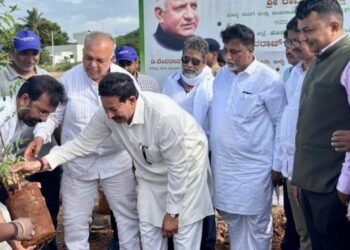 ಹೊಸಪೇಟೆಯಲ್ಲಿ ಡಿ.ದೇವರಾಜ ಅರಸ್‌ ಟ್ರಕ್‌ ಟರ್ಮಿನಲ್; ಹೊಸ ಭವ್ಯ ಸಮುಚ್ಛಯ ಹೇಗಿದೆ ಗೊತ್ತಾ? 