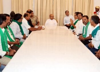 ಮೂಡಾ ಹಗರಣ ಬಗ್ಗೆ ಹೈಕೋರ್ಟ್ ನ್ಯಾಯಾಧೀಶರ ಮೂಲಕ ತನಿಖೆ ನಡೆಯಲಿ; ರಾಜ್ಯಪಾಲರಿಗೆ ರೈತ ಸಂಘಟನೆಗಳ ಮನವಿ