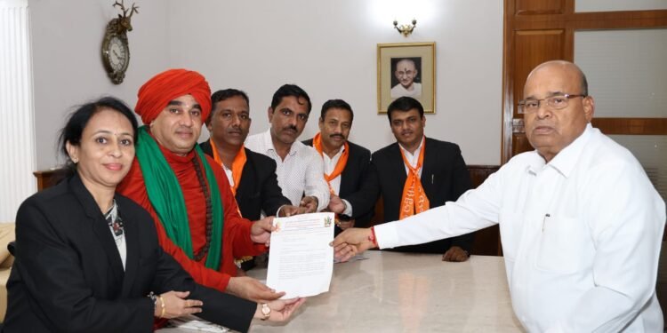 ಮೀಸಲಾತಿ ರಣಕಹಳೆ; ರಾಜಭವನದ ಕದ ತಟ್ಟಿದ ಪಂಚಮಸಾಲಿ ಹೋರಾಟಗಾರರು; ಸೆಪ್ಟೆಂಬರ್ 11ರಂದು ಬೆಳಗಾವಿಯಲ್ಲಿ ಶಕ್ತಿ ಪ್ರದರ್ಶನಕ್ಕೆ ತೀರ್ಮಾನ