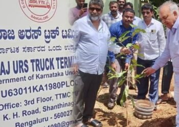 ದೇವರಾಜ ಅರಸ್‌ ಟ್ರಕ್‌ ಟರ್ಮಿನಲ್‌ ಲಿಮಿಟೆಡ್; ಪ್ರಗತಿಯ ಪಥಕ್ಕೆ ಹಸಿರಿನ ಹೊದಿಕೆ, ಸಚಿವರ ಪರಿಕಲ್ಪನೆಗೆ ಸಿಕ್ತು ಚಾಲನೆ