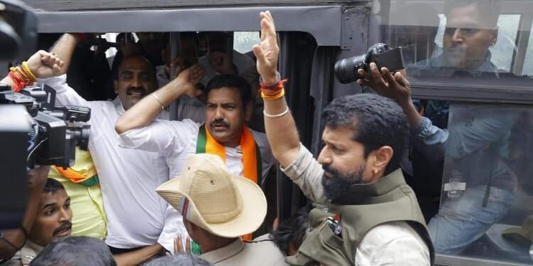 ವಾಲ್ಮೀಕಿ ನಿಗಮದ ಹಗರಣ; ಸಿದ್ದರಾಮಯ್ಯ ರಾಜೀನಾಮೆಗೆ ಆಗ್ರಹಿಸಿ ಸಿಎಂ ನಿವಾಸಕ್ಕೆ ಬಿಜೆಪಿ ಮುತ್ತಿಗೆ