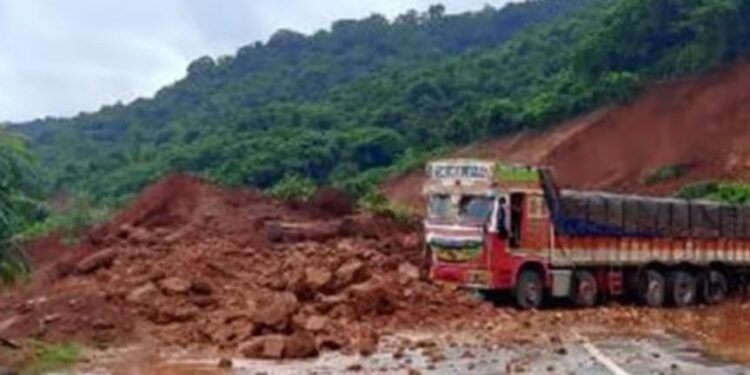 ಆಂಕೋಲ ಗುಡ್ಡ ಕುಸಿತ; ಮುಂದುವರಿದ ರಕ್ಷಣಾ ಕಾರ್ಯಾಚರಣೆ
