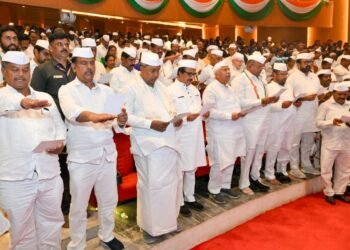 ನಾವು ಭಾವನೆ ಮೇಲೆ ರಾಜಕಾಕರಣ ಮಾಡುತ್ತಿಲ್ಲ. ಜನರ ಬದುಕಿನ ಮೇಲೆ ರಾಜಕಾರಣ ಮಾಡುತ್ತಿದ್ದೇವೆ; ಡಿಕೆಶಿ