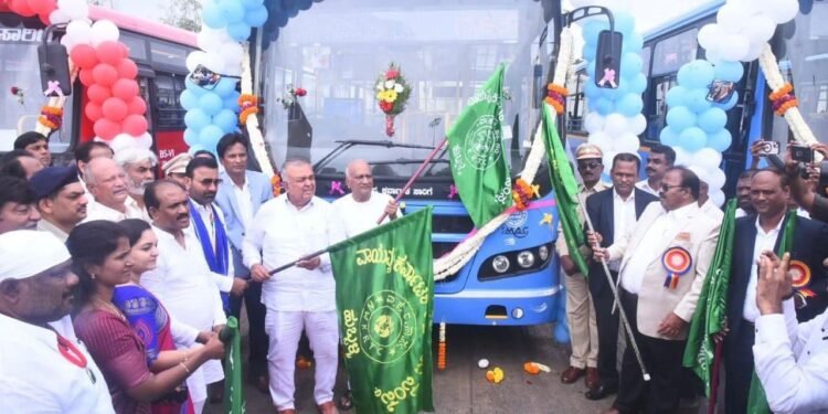 NWKRTC 27ನೇ ಸಂಸ್ಥಾಪನಾ ದಿನಾಚರಣೆ. ಹೊಸ ಬಸ್ಸುಗಳ ಲೋಕಾರ್ಪಣೆ.. 43 ಚಾಲಕರಿಗೆ “ಸುರಕ್ಷಾ ಚಾಲಕ” ಬೆಳ್ಳಿ ಪದಕ ಪ್ರದಾನ..