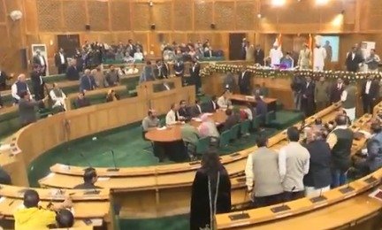 ಜಮ್ಮು ಕಾಶ್ಮೀರಕ್ಕೆ ವಿಶೇಷ ಸ್ಥಾನಮಾನ ಆಗ್ರಹ; ವಿಧಾನಸಭೆಯಲ್ಲಿ ಕೋಲಾಹಲ