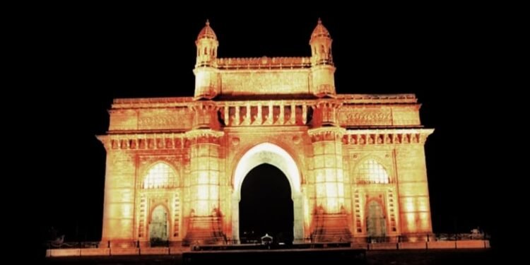 ಗೇಟ್ವೇ ಆಫ್ ಇಂಡಿಯಾ ಬಳಿ ದೋಣಿ ದುರಂತ; 10ಕ್ಕೂ ಹೆಚ್ಚು ಪ್ರವಾಸಿಗರ ಸಾವು