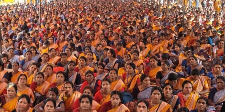 ಅಂಗನವಾಡಿ ಕಾರ್ಯರ್ತೆಯರ ಹೋರಾಟಕ್ಕೆ ಅಡ್ಡಿ; ಟೆಂಟ್ ಕಿತ್ತುಹಾಕಿಸಿದ ಸರ್ಕಾರದ ವಿರುದ್ಧ ಆಕ್ರೋಶ