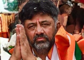 ಸನಾತನ ಬಗ್ಗೆ ಸಕಾರಾತ್ಮಕ ನಿಲುವು; ಮಹಾಕುಂಭ ಮೇಳದಲ್ಲಿಪವಿತ್ರ ಸ್ನಾನ ಮಾಡಿದ ಡಿಕೆಶಿ