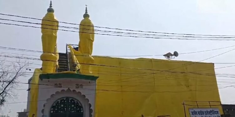 ‘ಉತ್ತರ ಪ್ರದೇಶದ ಬಹುತೇಕ ಮಸೀದಿಗಳನ್ನು ಟಾರ್ಪಲಿನ್ ನಿಂದ ಮುಚ್ಚಲಾಗಿದೆ’ ಯಾಕೆ ಗೊತ್ತಾ?