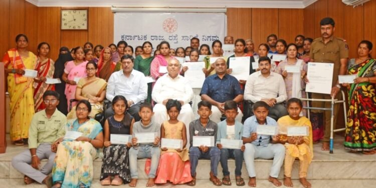 ಅಪಘಾತದಲ್ಲಿ ಗಾಯಗೊಂಡ KSRTC ಸಿಬ್ಬಂದಿಗೆ 25 ಲಕ್ಷ, ಮೃತರ ಬಂಧುಗಳಿಗೆ ತಲಾ ರೂ.1 ಕೋಟಿ ಪರಿಹಾರ ವಿತರಿಸಿದ ಸಾರಿಗೆ ಸಚಿವ