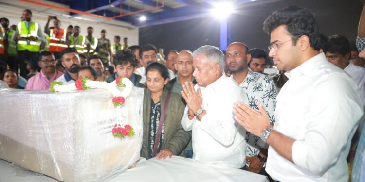 ಪಹಲ್ಗಾಮ್ ದಾಳಿಯಲ್ಲಿ ಮೃತಪಟ್ಟ ಕನ್ನಡಿಗರ ಪಾರ್ಥೀವ ಶರೀರ ಬೆಂಗಳೂರಿಗೆ ಆಗಮನ