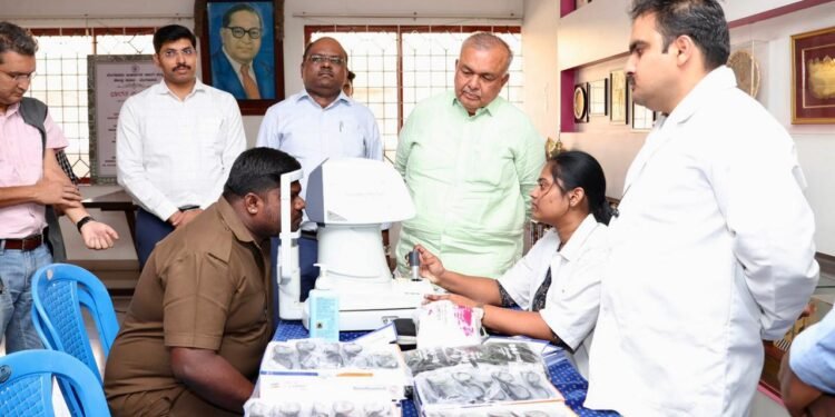 BMTCಯಲ್ಲಿ ಸಾರಿಗೆ ಆಶಾಕಿರಣ ; 28100 ನೌಕರರ ಕಣ್ಣಿನ ತಪಾಸಣೆ,  ಉಚಿತ ಕನ್ನಡಕ ವಿತರಣೆ.. ಮೃತ ನೌಕರರ ಅವಲಂಬಿತರಿಗೆ ಪರಿಹಾರದ‌ ಚೆಕ್..