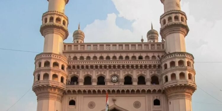 ಹೈದರಾಬಾದ್​ನ ಚಾರ್​ಮಿನಾರ್ ಬಳಿ ಭೀಕರ ಅಗ್ನಿ ಅವಘಡ; 17 ಮಂದಿ ಸಾವು