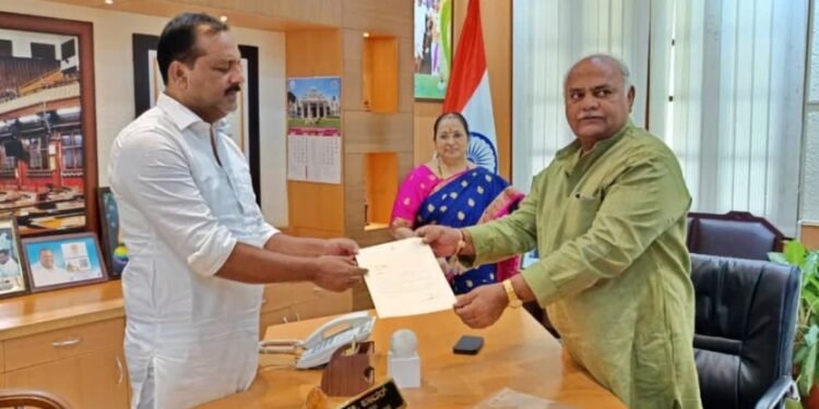 ಯತ್ನಾಳ್ ಸವಾಲು ಸ್ವೀಕರಿಸಿದ ಸಚಿವ ಶಿವಾನಂದ್ ಪಾಟೀಲ್; ಶಾಸಕ ಸ್ಥಾನಕ್ಕೆ ರಾಜೀನಾಮೆ