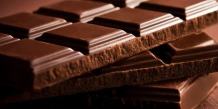 ಅಧಿಕ ರಕ್ತದೊತ್ತಡ? ಡಾರ್ಕ್ ಚಾಕೊಲೇಟ್, ಟೀ ಸಹಾಯ ಮಾಡಬಹುದು ಎಂದು ಅಧ್ಯಯನ ಹೇಳುತ್ತದೆ