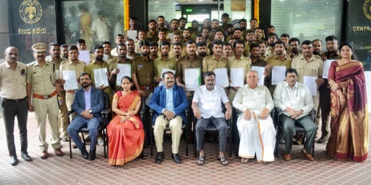 KSRTCಯಲ್ಲಿ 8 ವರ್ಷಗಳ ಬಳಿಕ ನೇಮಕಾತಿ; 2000 ಚಾಲಕ-ಕಂ- ನಿರ್ವಾಹಕರಿಗೆ ನಿಯೋಜನಾ ಆದೇಶ ಪತ್ರ ವಿತರಣೆ