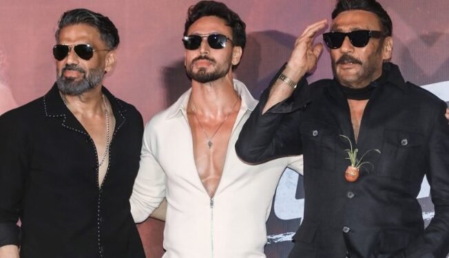 ಟ್ರೇಲರ್ ಬಿಡುಗಡೆ ವೇಳೆ ಜಾಕಿ ಶ್ರಾಫ್ಗೆ ಟೈಗರ್ ಶ್ರಾಫ್ ಅಚ್ಚರಿ