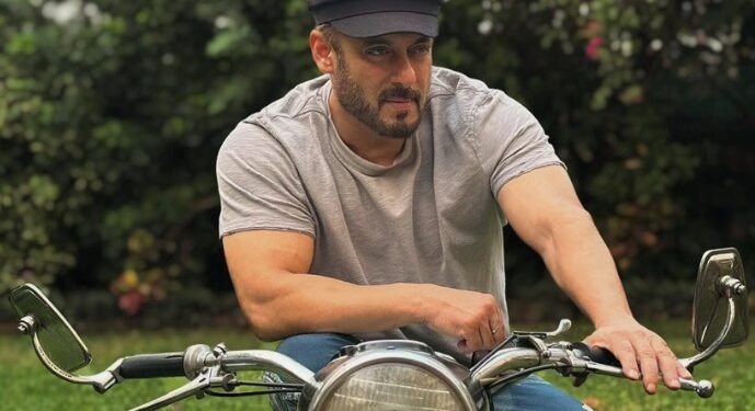 ‘ರಸ್ತೆ ರೇಸಿಂಗ್ ಅಪಾಯಕಾರಿ, ಸುರಕ್ಷತೆಗೆ ಆದ್ಯತೆ ನೀಡಿ’: ಬೈಕ್ ರೈಡರ್ಸ್’ಗೆ ಸಲ್ಮಾನ್ ಸಲಹೆ