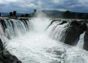 ಹರಿದುಕ್ಕುತ್ತಿರುವ ಕಾವೇರಿ; ಕಣ್ಮನ ಸೆಳೆಯುತ್ತಿರುವ ‘ಹೊಗೇನಕಲ್’