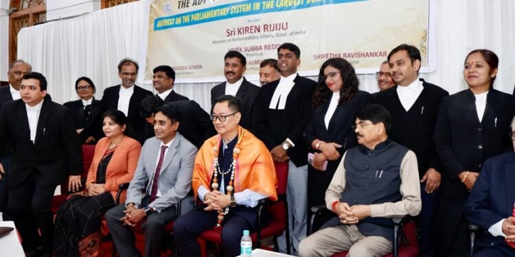 ಅಮಿತ್ ಶಾ ವಿರುದ್ಧ ನಿವೃತ್ತ ನ್ಯಾಯಮೂರ್ತಿಗಳ ಸಹಿ ಅಭಿಯಾನ ‘ಅನುಚಿತ’: ಕಿರಣ್ ರಿಜಿಜು