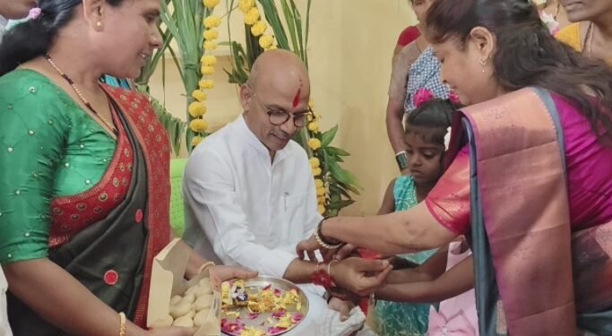 ಸಚಿವ ಶರಣಪ್ರಕಾಶ ಪಾಟೀಲರಿಗೆ ಗ್ರಾಮ ಸಹೋದರಿಯರಿಂದ ರಾಕಿ