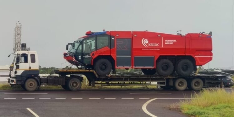 ವಿಜಯಪುರ: ಕುತೂಹಲದ ಕೇಂದ್ರಬಿಂದುವಾದ ವಿದೇಶಿ ಅಗ್ನಿಶಾಮಕ ವಾಹನ