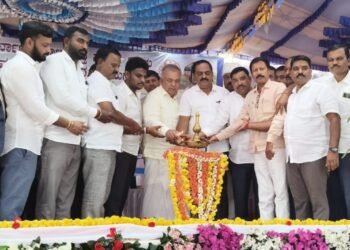 ಕಡೂರು ಬಸ್ ನಿಲ್ದಾಣ, ತರೀಕೆರೆ ಬಸ್ ನಿಲ್ದಾಣಗಳಿಗೆ ಶಂಕುಸ್ಥಾಪನೆ, ಕಡೂರು ಬಸ್ ಘಟಕದ ನಿವೇಶನದಲ್ಲಿ ವಸತಿಗೃಹ ಉದ್ಘಾಟನೆ.