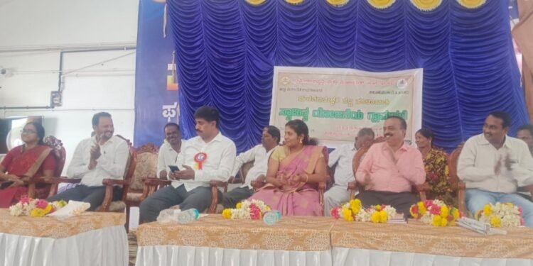 ಹನೂರು ಗ್ರಾ.ಪಂ.: ಡ್ರೋನ್ ಮುಖಾಂತರ ನಿವೇಶನಗಳನ್ನು ಗುರುತಿಸಿ ಪಿಆರ್ ಕಾರ್ಡ್ ನೀಡಲು ಸ್ವಾಮಿತ್ವ ಕಾರ್ಯಕ್ರಮ: ಶಾಸಕ ಎಂ.ಆರ್.ಮಂಜುನಾಥ್