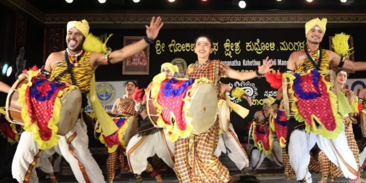 ಮಂಗಳೂರು ದಸರಾ: ಮನಸೂರೆಗೊಂಡ ಆಳ್ವಾಸ್ ಸಾಂಸ್ಕೃತಿಕ ವೈಭವ