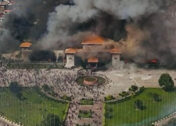 ನೇಪಾಳದಲ್ಲಿ ಭುಗಿಲೆದ್ದ ಹಿಂಸಾಚಾರ; ಪ್ರಧಾನಿ ನಿವಾಸಕ್ಕೆ ಬೆಂಕಿ