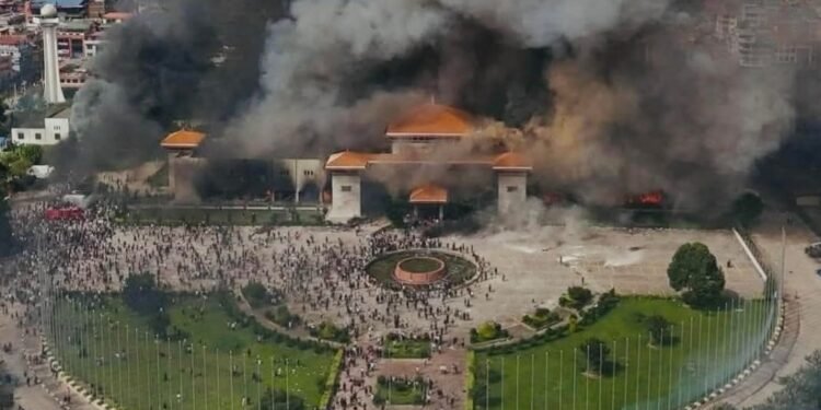 ನೇಪಾಳದಲ್ಲಿ ಭುಗಿಲೆದ್ದ ಹಿಂಸಾಚಾರ; ಪ್ರಧಾನಿ ನಿವಾಸಕ್ಕೆ ಬೆಂಕಿ