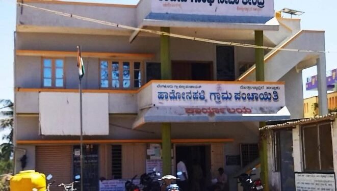 ದೊಡ್ಡಬಳ್ಳಾಪುರ ಬಳಿ ಪೌತಿ ಫಜೀತಿ; ಪತಿ ಜೀವಂತವಾಗಿರುವಾಗಲೇ ಪತ್ನಿಯ ಹೆಸರಿಗೆ ದಾಖಲೆ ಬರೆಸಿದ ಅಧಿಕಾರಿಗಳ ವಿರುದ್ಧ ದೂರು