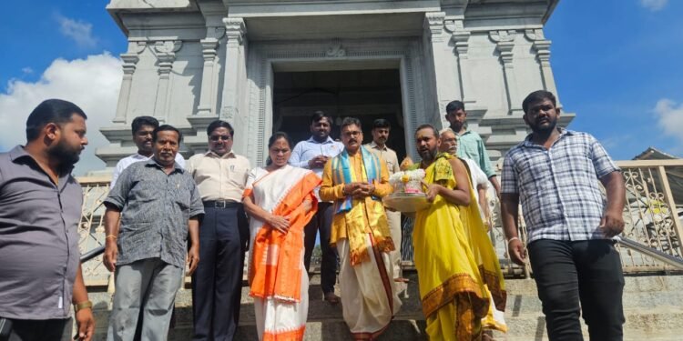 ಕಾರ್ತಿಕ ಸೋಮವಾರ: ಘಾಟಿ ಸುಬ್ರಹ್ಮಣ್ಯ ಕ್ಷೇತ್ರದಲ್ಲಿ ಸಚಿವೆ ಶೋಭಾ ವಿಶೇಷ ಪೂಜೆ