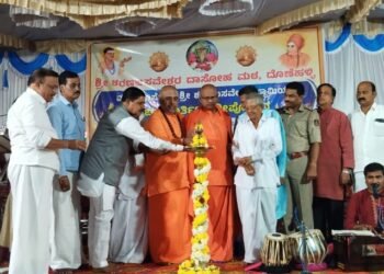ದೊಣೆಹಳ್ಳಿ ಶರಣಬಸವೇಶ್ವರ ದಾಸೋಹಮಠದಲ್ಲಿ ವೈಭವದ ವಚನ ಕಾರ್ತಿಕ ದೀಪೋತ್ಸವ