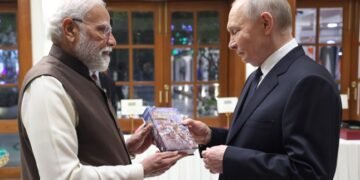 ಪುಟಿನ್‌ಗೆ ವಿಶೇಷ ಗಿಫ್ಟ್; ‘ಭಗವದ್ಗೀತೆ’ ನೀಡಿದ ಮೋದಿ