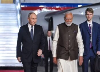 ರಷ್ಯಾ ಅಧ್ಯಕ್ಷ ವ್ಲಾಡಿಮಿರ್ ಪುಟಿನ್ಗೆ ಪ್ರಧಾನಿ ಮೋದಿ ಸ್ವಾಗತ; ಒಪ್ಪಂದಗಳಿಗೆ ಸಹಿ ನಿರೀಕ್ಷೆ