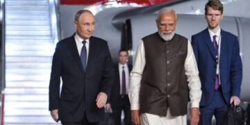 ರಷ್ಯಾ ಅಧ್ಯಕ್ಷ ವ್ಲಾಡಿಮಿರ್ ಪುಟಿನ್‌ಗೆ ಪ್ರಧಾನಿ ಮೋದಿ ಸ್ವಾಗತ; ಒಪ್ಪಂದಗಳಿಗೆ ಸಹಿ ನಿರೀಕ್ಷೆ