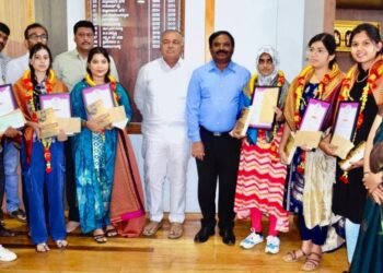 KSRTC ನೌಕರರ ಮಕ್ಕಳಲ್ಲಿ ಹೆಚ್ಚಿದ ಉತ್ಸಾಹ; ಕಲಿಕೆಯಲ್ಲಿ ಪದಕ ಪಡೆದ ವಿದ್ಯಾರ್ಥಿಗಳಿಗೆ ಸಚಿವರಿಂದ ಸನ್ಮಾನ 