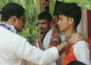 ಅಸಹಜವಾಗಿ ಸಾವನ್ನಪ್ಪಿದ್ದ ವಿದ್ಯಾರ್ಥಿಯ ಕುಟುಂಬಕ್ಕೆ ‘ಗುರು ಬೆಳದಿಂಗಳು’ ಖ್ಯಾತಿಯ ಪದ್ಮರಾಜ್ ಸಾಂತ್ವನ