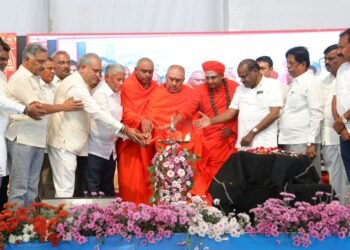 ಚಿಕ್ಕನಾಯಕನಹಳ್ಳಿಯಲ್ಲಿ ʼಜನಸ್ಪಂದನʼದ ಯಶಸ್ವಿ 100ನೇ ವಾರದ ಸಮಾರಂಭ; ಸಚಿವರಾದ ಸೋಮಣ್ಣ, ಹೆಚ್ಡಿಕೆ ಸಹಿತ ಹಲವರು ಭಾಗಿ