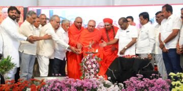 ಚಿಕ್ಕನಾಯಕನಹಳ್ಳಿಯಲ್ಲಿ ʼಜನಸ್ಪಂದನʼದ ಯಶಸ್ವಿ 100ನೇ ವಾರದ ಸಮಾರಂಭ; ಸಚಿವರಾದ ಸೋಮಣ್ಣ, ಹೆಚ್ಡಿಕೆ ಸಹಿತ ಹಲವರು ಭಾಗಿ