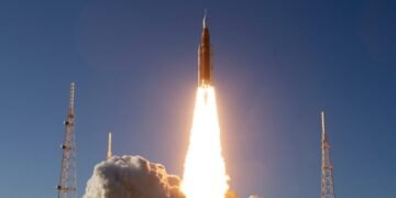 ಅರ್ಧ ಶತಮಾನ ಬಳಿಕ ಚಂದ್ರನತ್ತ ಮಾನವ: ನಾಸಾ ಆರ್ಟೆಮಿಸ್ II ಯಶಸ್ವಿ ಉಡಾವಣೆ